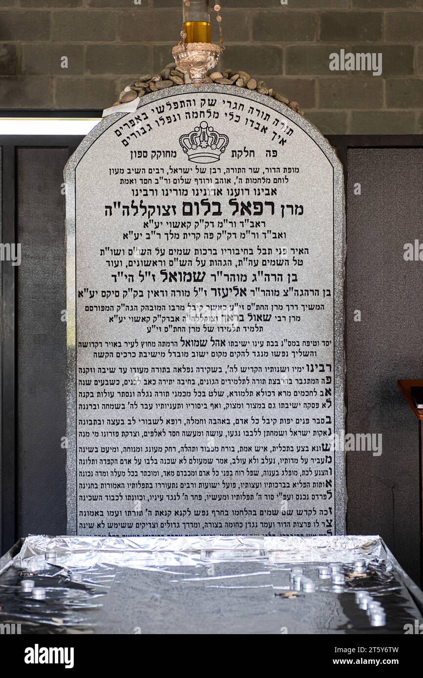 La lapide di Rabbi rifornisce Blum, il primo rabbino del gruppo asdico ungherese Kosho. Nel Kasho shtetl a Bedford Hills, Westchester, New York. Foto Stock