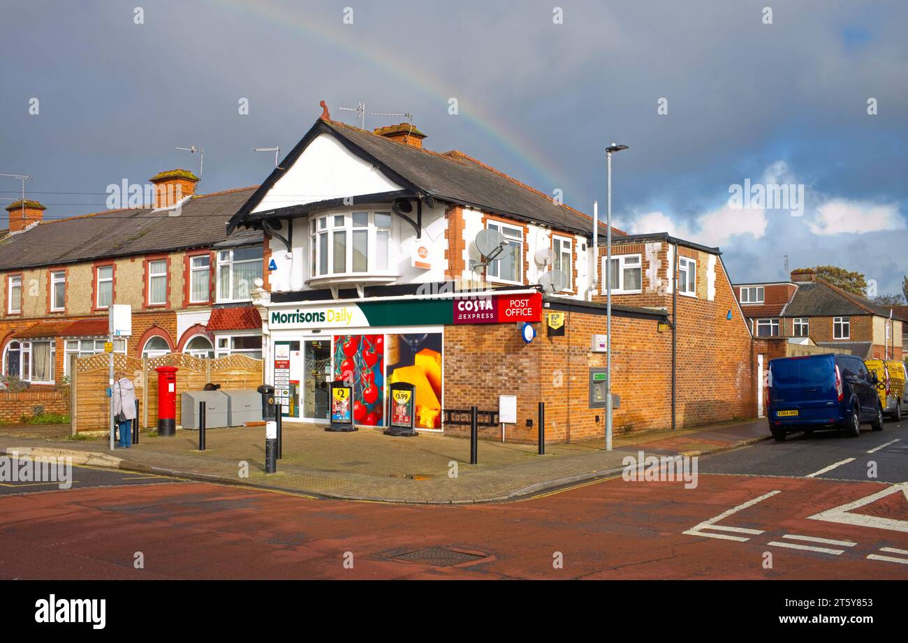 Morrisons Daily Corner Shop and Post Office in Chatsworth Avenue, Cosham Foto Stock
