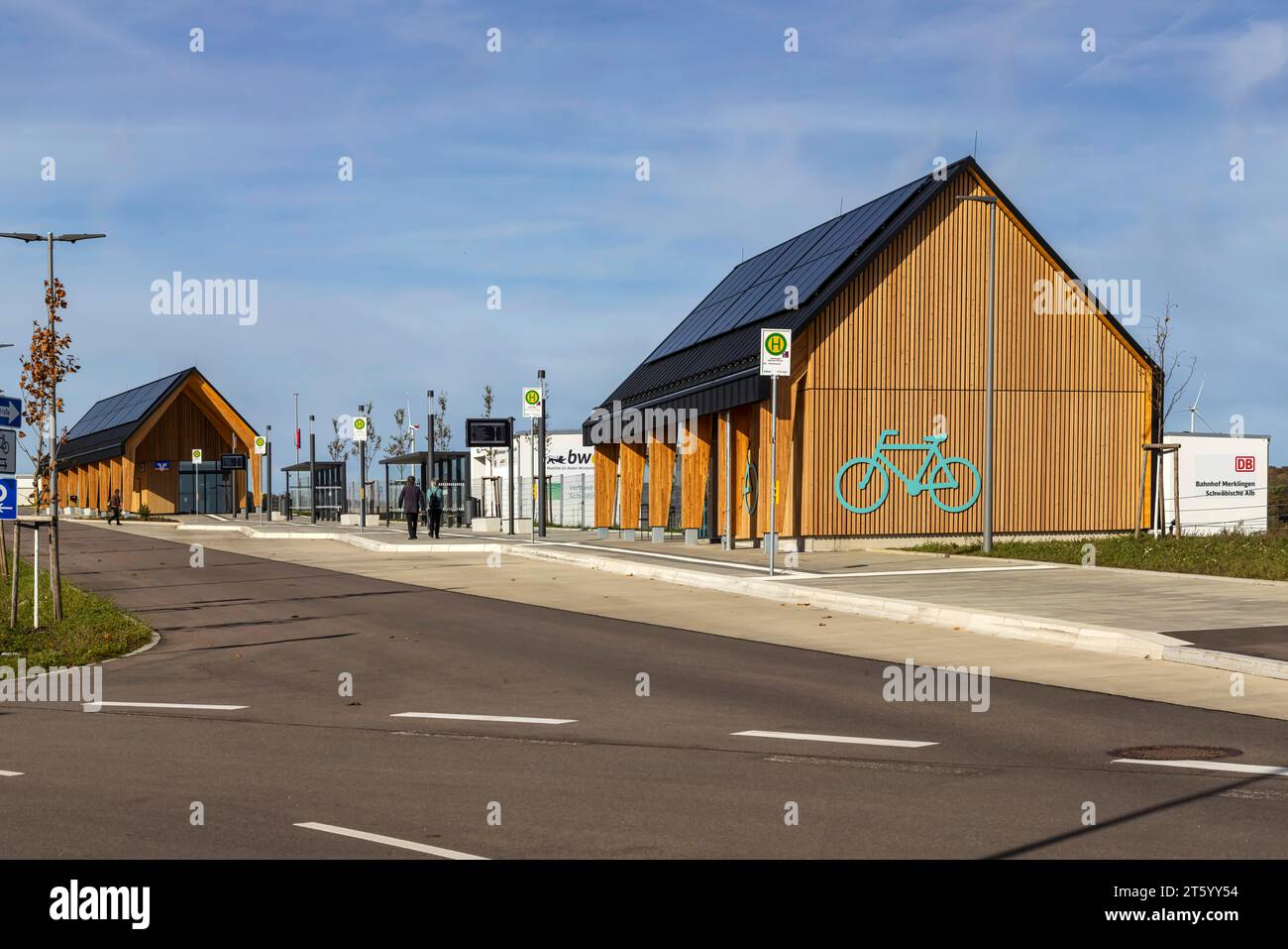 Nuova stazione ferroviaria di Merklingen Swabian Alb sulla nuova linea Stoccarda-Ulma. 01.11.2023: Merklingen, Alb-Donau-Kreis, Baden-Wuerttemberg, Germania Foto Stock
