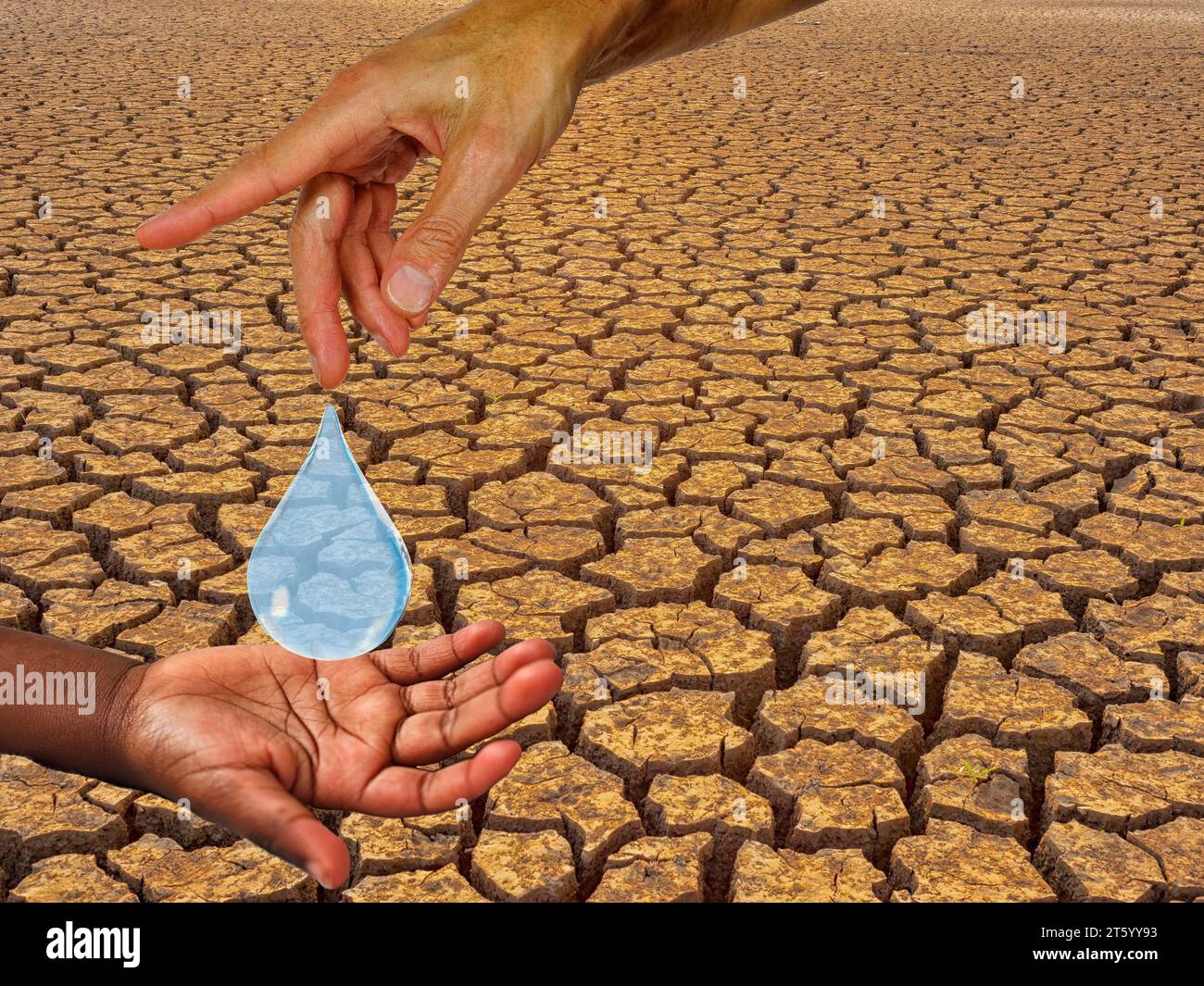 Immagine simbolica, mano bianca a mano nera, carenza d'acqua, emergenza idrica, siccità globale, crisi climatica, cambiamento climatico, cambiamento climatico Foto Stock