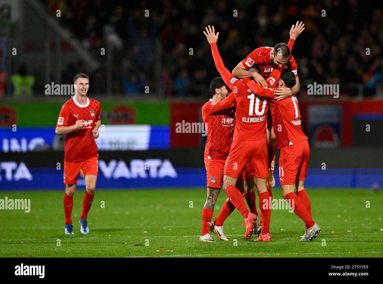 Celebrazione del gol Tim Kleindienst 1. FC Heidenheim 1846 FCH (10) l, Voith-Arena, Heidenheim, Baden-Wuerttemberg, Germania Foto Stock