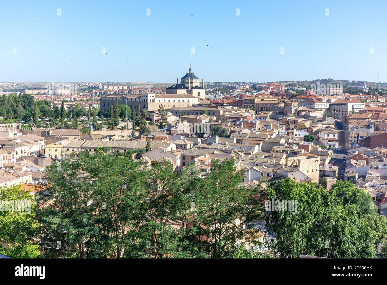 Vista sulla città da Plaza Zocodover, Toledo, Castilla-la Mancha, Regno di Spagna Foto Stock