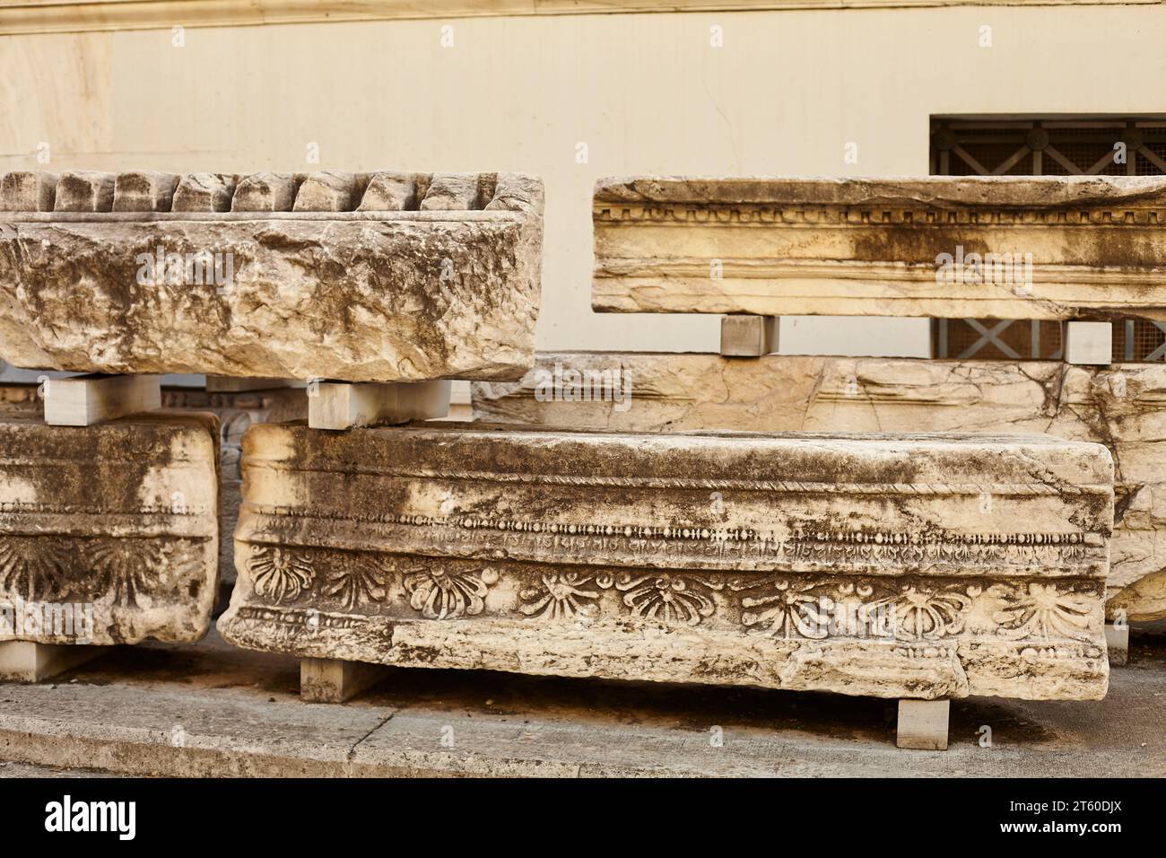 Antiche rovine greche presso il museo archeologico nazionale di atene Foto Stock