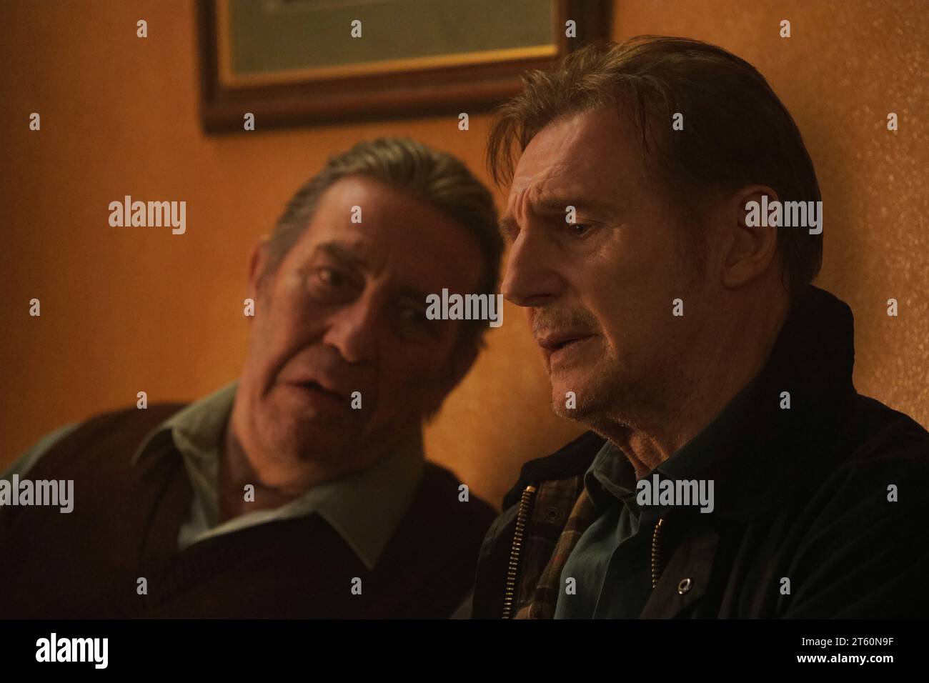 Nella Terra dei Santi e dei peccatori Ciaran Hinds e Liam Neeson Foto stock  - Alamy