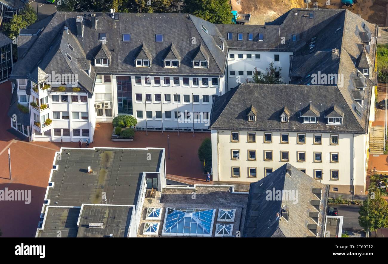 Veduta aerea, municipio amministrazione comunale e zona pedonale, Kreuztal, Siegerland, Renania settentrionale-Vestfalia, Germania, foto aerea, municipio, città A. Foto Stock