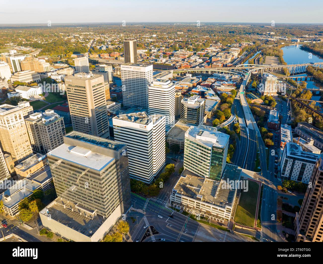 Foto aerea nel centro di Richmond, Virginia, vicino al fiume James Foto Stock