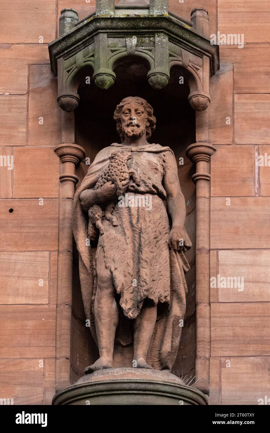 Statua di Giovanni Battista all'esterno dell'ex Tempio massonico, Glasgow, Scozia, Regno Unito Foto Stock