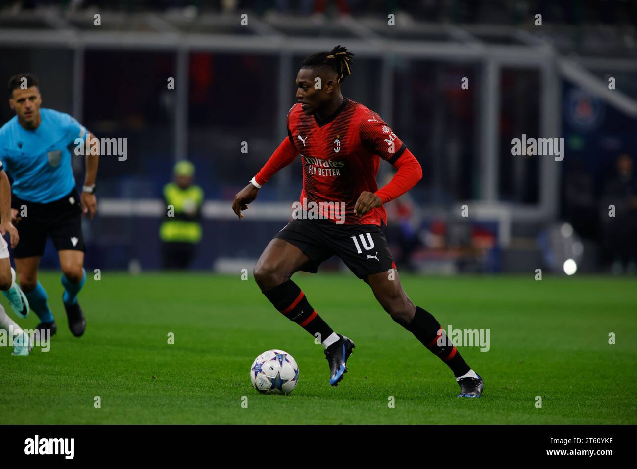 Durante la UEFA Champions League, gruppo F, partita di calcio tra l'AC Milan e il FC Paris Saint Germain il 7 novembre 2023 allo Stadio Giuseppe Meazza, San Siro, Milano, Italia. Crediti: Nderim Kaceli/Alamy Live News Foto Stock