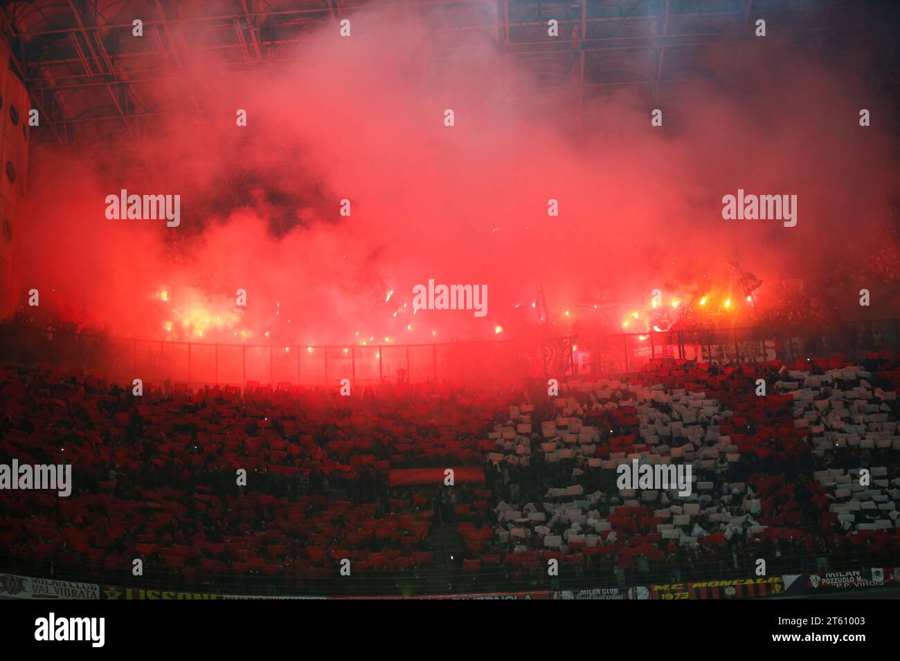 Durante la UEFA Champions League, gruppo F, partita di calcio tra l'AC Milan e il FC Paris Saint Germain il 7 novembre 2023 allo Stadio Giuseppe Meazza, San Siro, Milano, Italia. Crediti: Nderim Kaceli/Alamy Live News Foto Stock