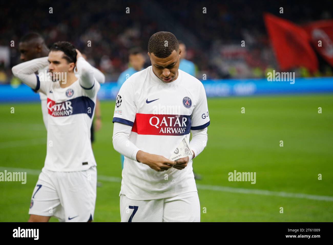 Durante la UEFA Champions League, gruppo F, partita di calcio tra l'AC Milan e il FC Paris Saint Germain il 7 novembre 2023 allo Stadio Giuseppe Meazza, San Siro, Milano, Italia. Crediti: Nderim Kaceli/Alamy Live News Foto Stock