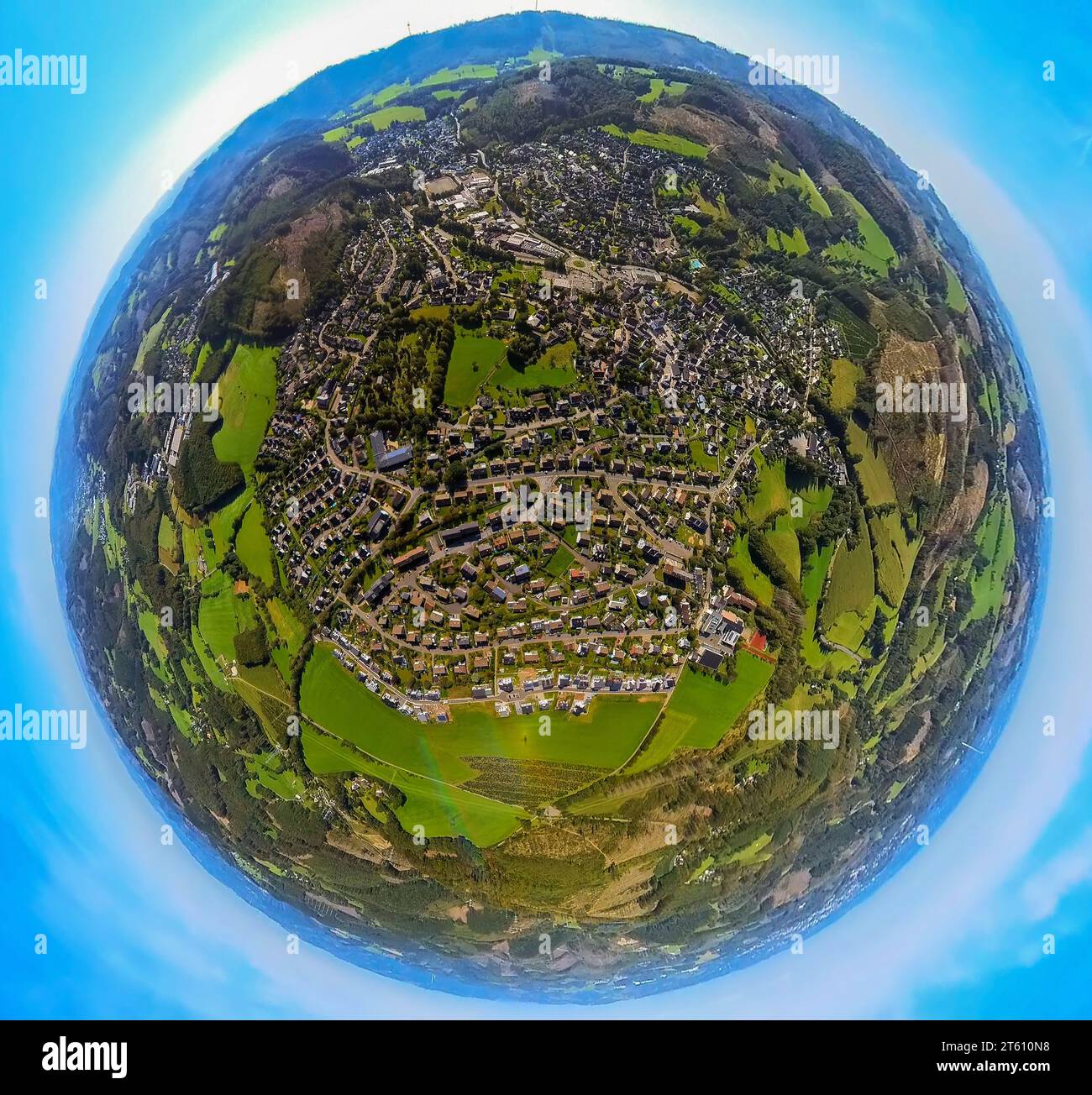 Vista aerea, vista aerea Herscheid, globo terrestre, immagine fisheye, immagine a 360 gradi, Tiny World, Herscheid, Sauerland, Renania settentrionale-Vestfalia, Germania, 3 Foto Stock