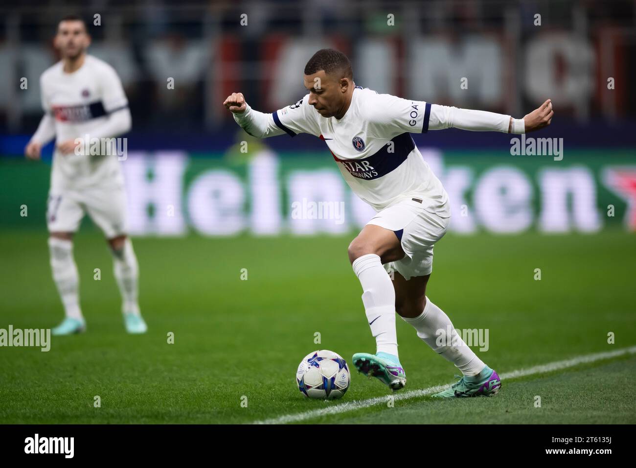 Milano, Italia. 7 novembre 2023. Kylian Mbappe del Paris Saint-Germain FC in azione durante la partita di UEFA Champions League tra il Milan e il Paris Saint-Germain F. Credit: Nicolò campo/Alamy Live News Foto Stock