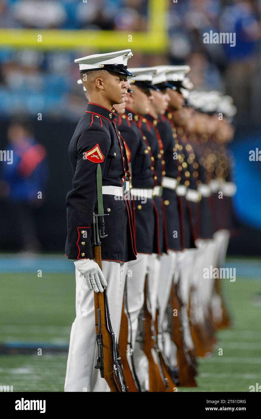 Charlotte, NC, USA: Membri delle forze Armate durante l'intervallo durante una partita NFL tra i Carolina Panthers e gli Indianapolis Colts A. Foto Stock