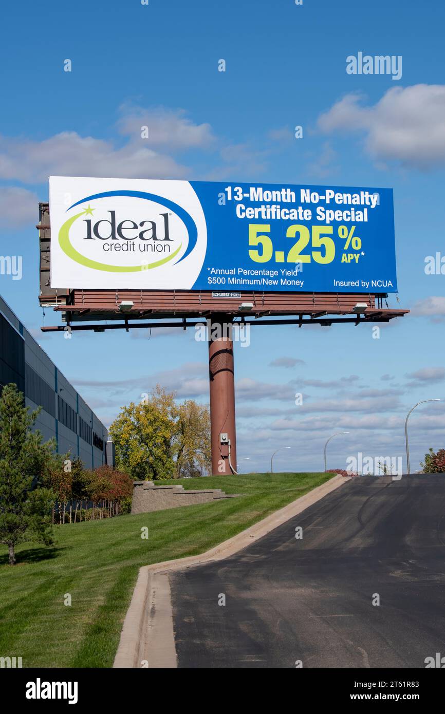 Lino Lakes, Minnesota. Affissioni che pubblicizzano un alto tasso di interesse per i CD presso Credit union. Foto Stock