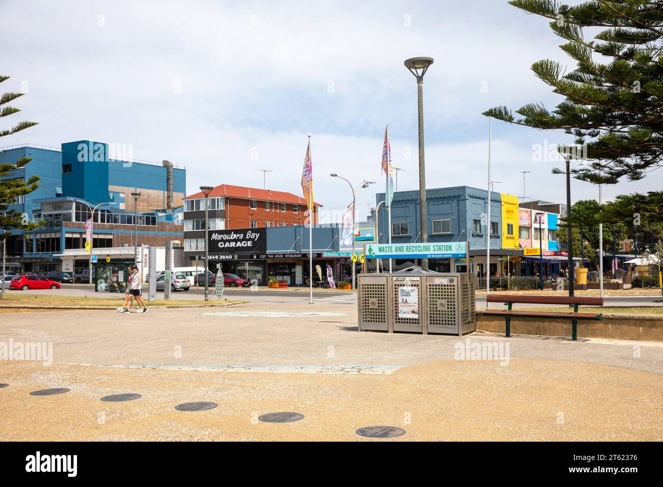 Maroubra Beach nei sobborghi orientali di Sydney, negozi e negozi sulla passeggiata, Sydney, NSW, Australia Foto Stock
