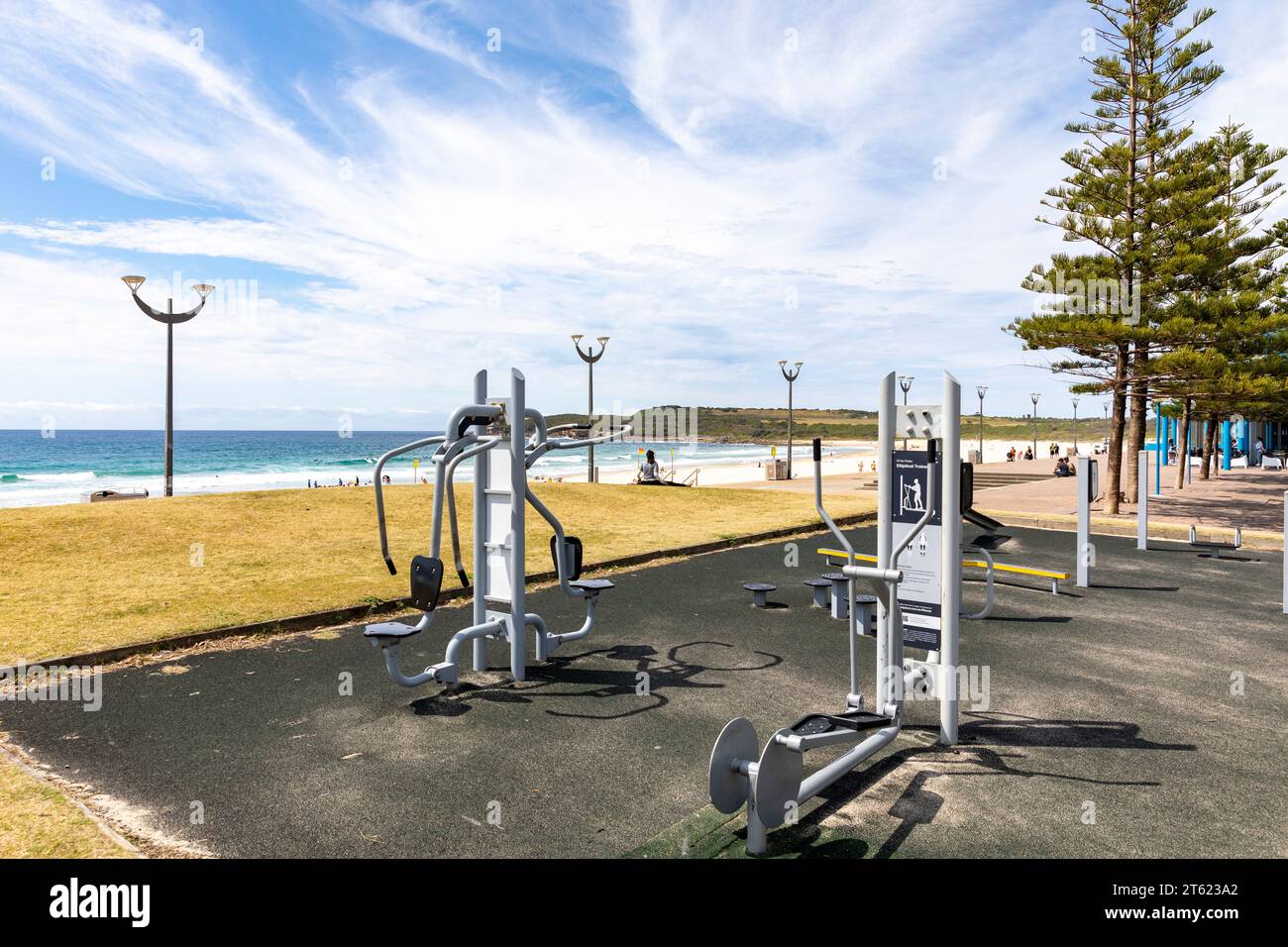 Maroubra Beach Sydney, palestra e attrezzature per il potenziamento muscolare ad uso pubblico accanto alla spiaggia, Sydney, NSW, Australia, 2023 Foto Stock