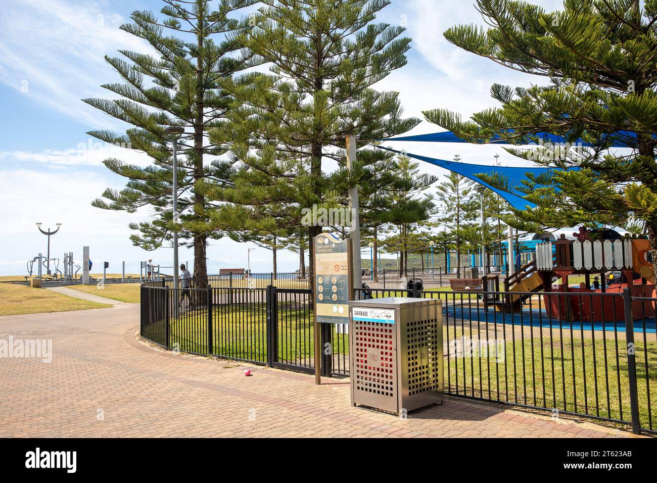 Parco giochi Maroubra Beach in questo sobborgo orientale di Sydney, New South Wales, Australia, il soleggiato giorno primaverile del 2023 Foto Stock