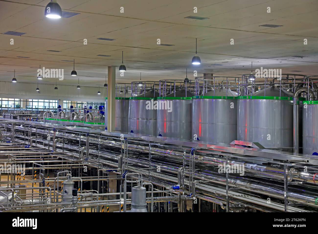 Contea di Luannan - 21 ottobre 2016: Mengniu Dairy (Luannan) Limited Liability Company Production Line, Luannan County, Hebei Province, Cina Foto Stock