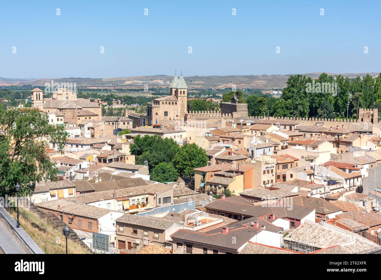 Vista sulla città da Plaza Zocodover, Toledo, Castilla-la Mancha, Regno di Spagna Foto Stock