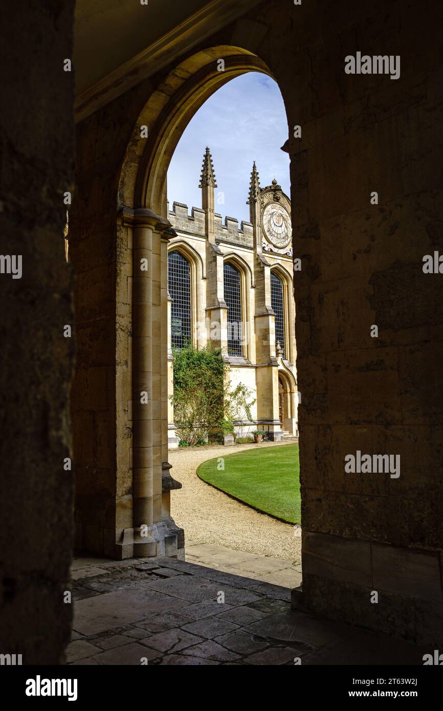All Souls College, Oxford, Inghilterra, Regno Unito attraverso il cancello di Radcliffe Square Foto Stock