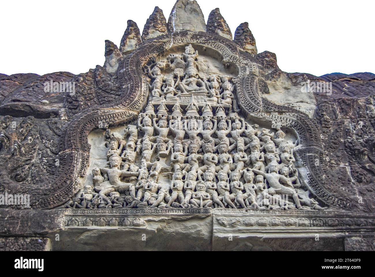 Composizione scultorea in pietra su uno dei templi dell'antica capitale Khmer. Angkor wat. Cambogia Foto Stock