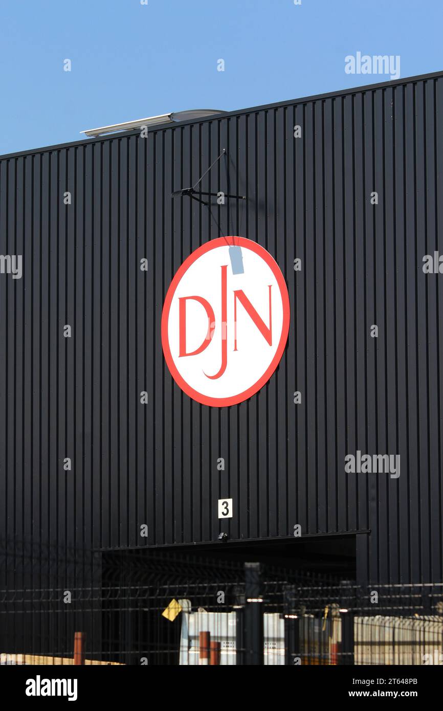 AALST, BELGIO, 25 AGOSTO 2021: Magazzino del gruppo Jan de Nul ad Aalst. Si tratta di una società belga che fornisce servizi per la costruzione e la costruzione Foto Stock
