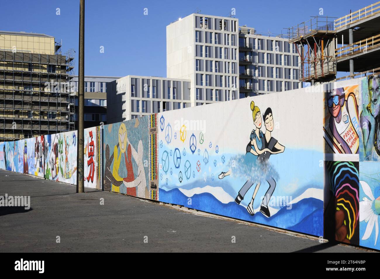 Milano, novembre 2023, cantiere per gli atleti partecipanti ai Giochi olimpici invernali 2026 sul sito dello scalo ferroviario dismesso di porta Romana - Milano, novembre 2023, cantiere per la costruzione del villaggio per gli atleti che parteciperanno alle olimpiadi invernali del 2026 sul luogo dello scalo ferroviario dismesso di porta Romana Foto Stock