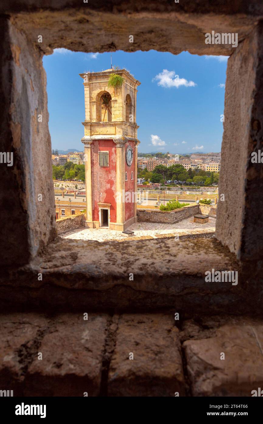 Tradizionale torre dell'orologio veneziano nel vecchio forte. Kerkyra. Grecia. Corfù. Foto Stock