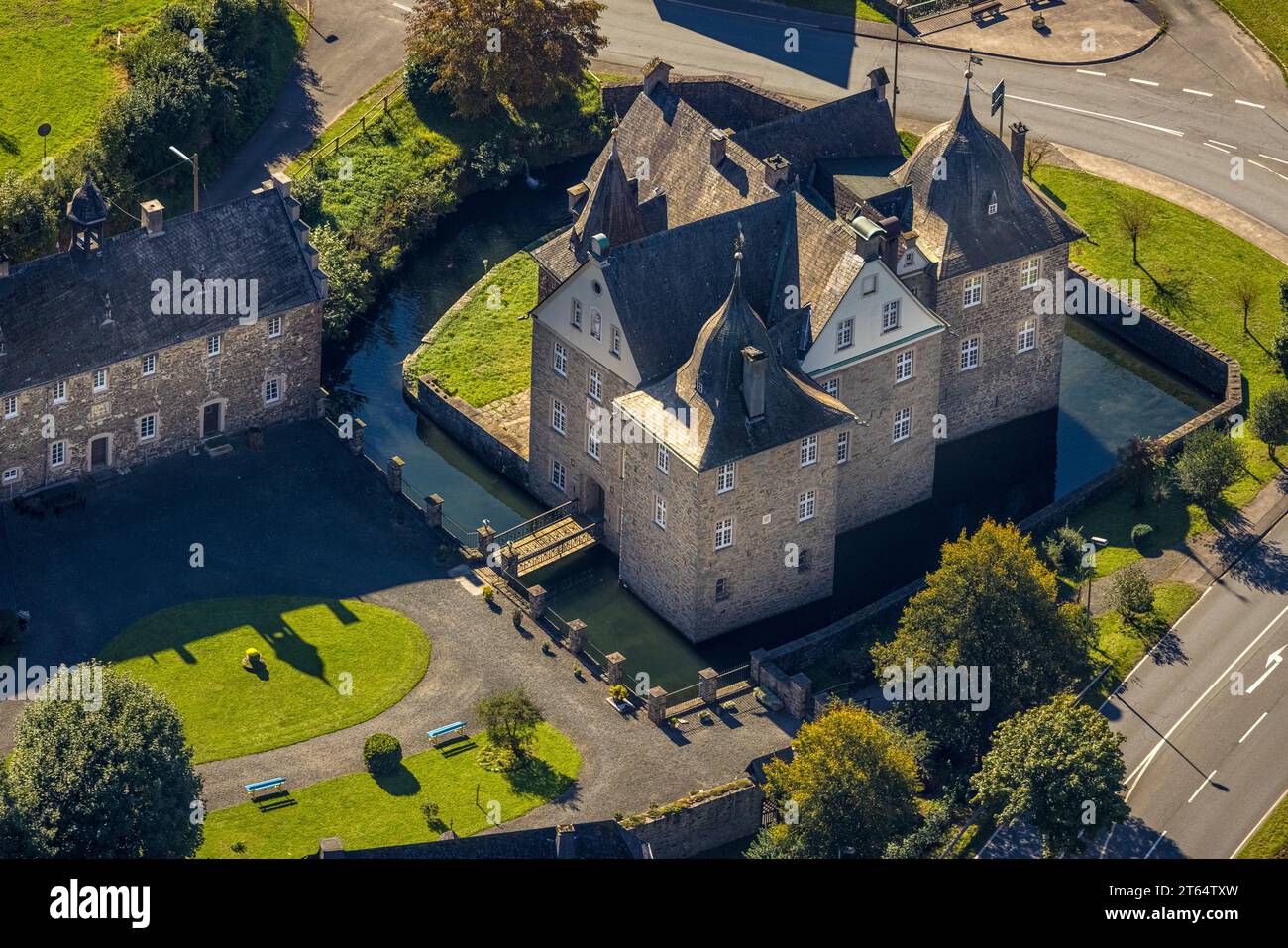 Vista aerea, castello di Lenhausen, Finnentrop, Sauerland, Renania settentrionale-Vestfalia, Germania, Burg, DE, Monument Protection, Europa, Finn Drop, Aerial Foto Stock