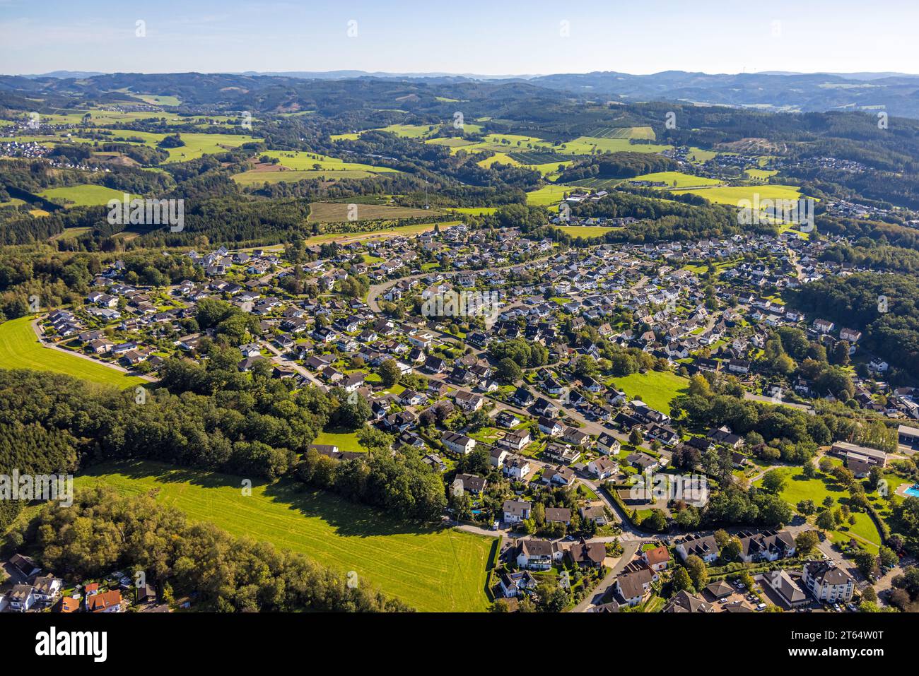Veduta aerea, veduta del distretto di Bamenohl, Finnentrop, Sauerland, Renania settentrionale-Vestfalia, Germania, DE, Europa, vista a lunga distanza, Finn Drop, Prop Foto Stock