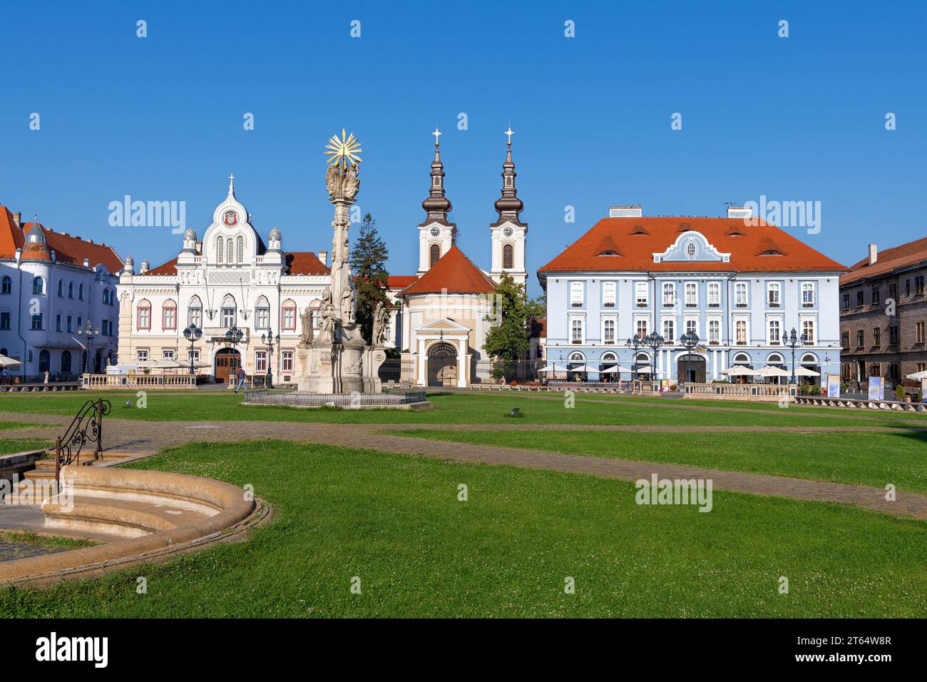 Piazza dell'Unione a Timisoara (Romania), tra cui la Cattedrale ortodossa serba e la Casa della Comunità serba Foto Stock