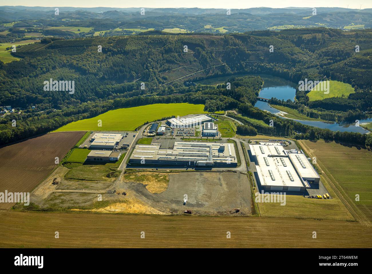 Vista aerea, zona industriale di Eibachstraße, Bigge Ahauser reservoir, Finnentrop, Sauerland, Renania settentrionale-Vestfalia, Germania, Blox Boulderhalle, DE, E. Foto Stock