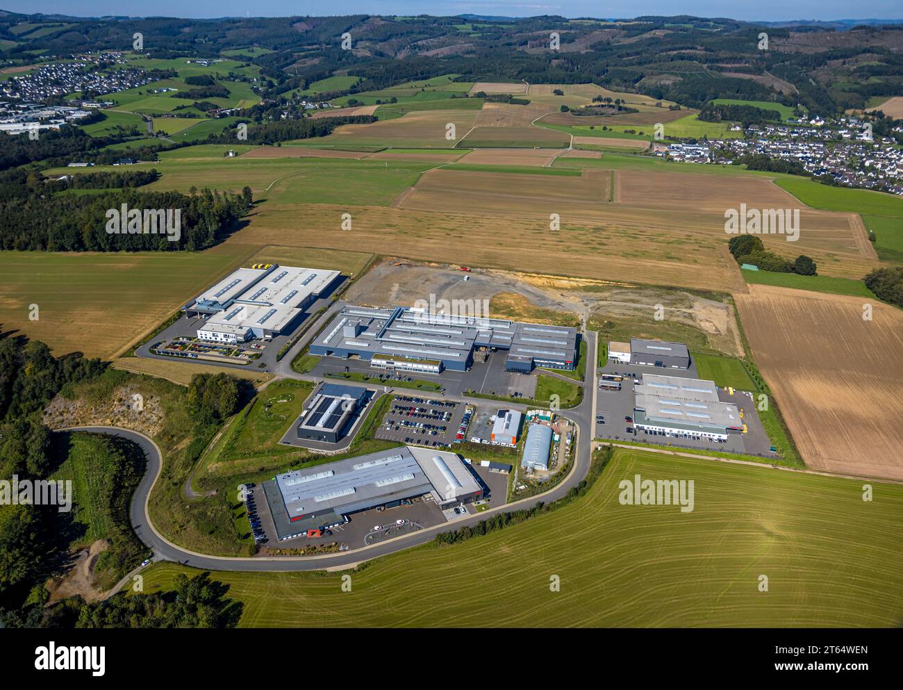 Vista aerea, zona industriale di Eibachstraße, aeroporto di Attendorn-Finnentrop, Finnentrop, Sauerland, Renania settentrionale-Vestfalia, Germania, Blox Boulderhalle, Foto Stock