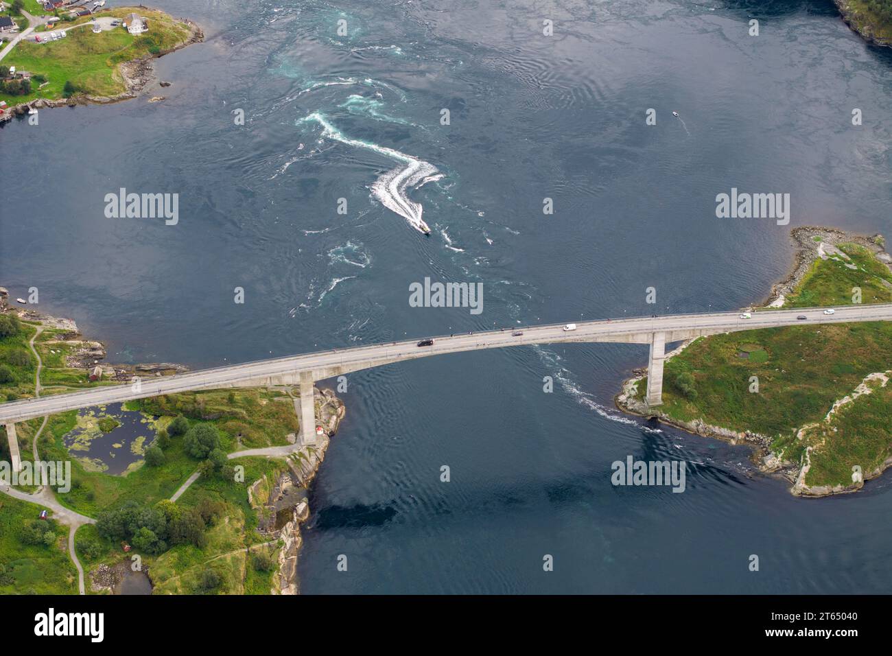 Ponte su Saltstraumen, la corrente di marea più forte del mondo, la costa di Helgeland, Nordland, Bodo, Norvegia Foto Stock