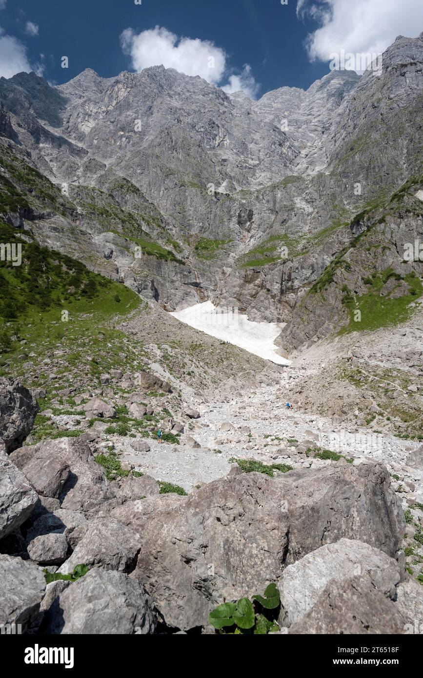 Vista della parete est del Watzmann con la cappella di ghiaccio, il campo di neve tutto l'anno, Schoenau, Koenigssee, il Parco Nazionale Berchtesgaden, Berchtesgadener Foto Stock