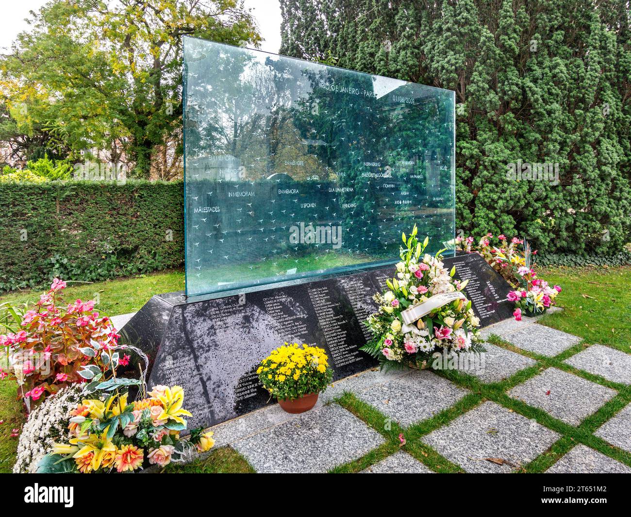 Memoriale delle vite perse sul volo Air France 447 che si schiantò nell'Atlantico meridionale nel 2009 - cimitero di Père Lachaise, Parigi 20, Francia. Foto Stock
