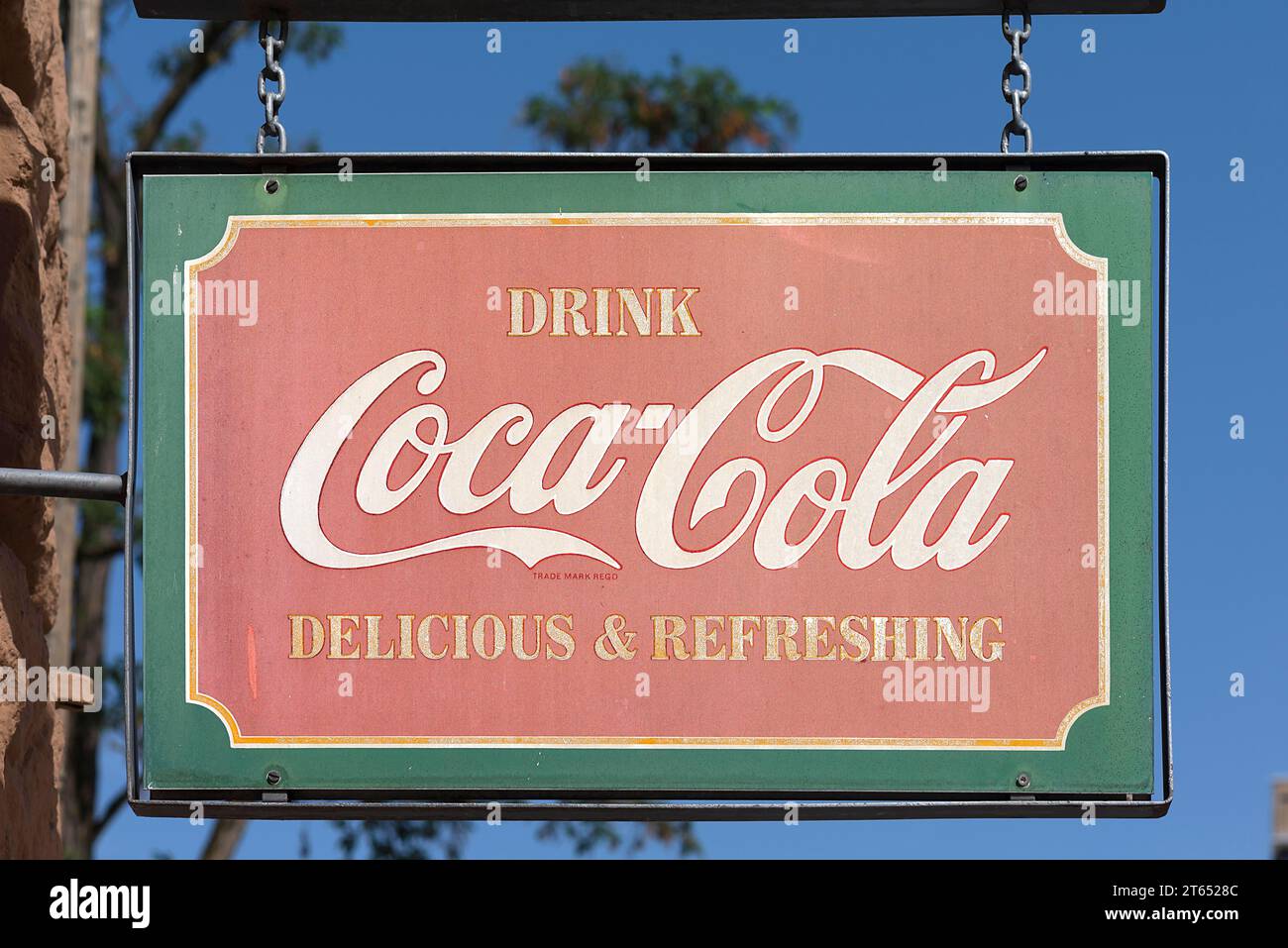 Insegna della vecchia Coca Cola in An inn, Erlangen, Middle Franconia, Baviera, Germania Foto Stock