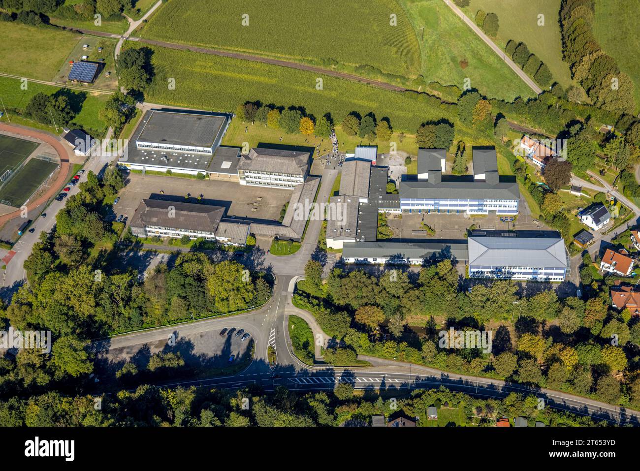 Veduta aerea, scuola secondaria comunale e palazzetto dello sport, Balve, Sauerland, Renania settentrionale-Vestfalia, Germania, premio, istruzione, Istituto di istruzione, Foto Stock