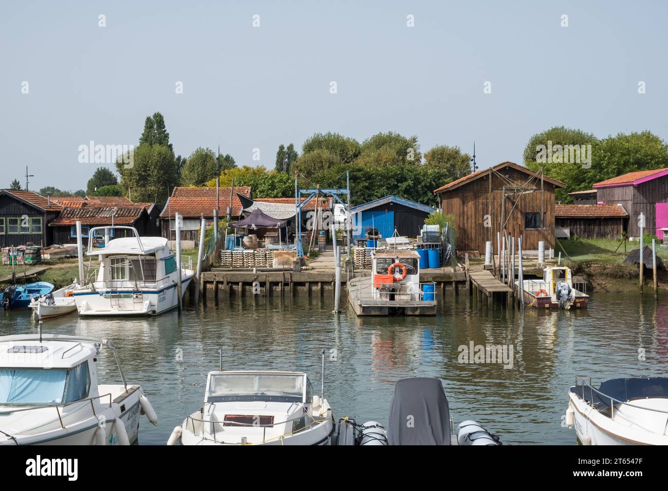Oyster Shacks al Port de la teste de Buche vicino alla baia di Arcachon nel sud-ovest della Francia Foto Stock