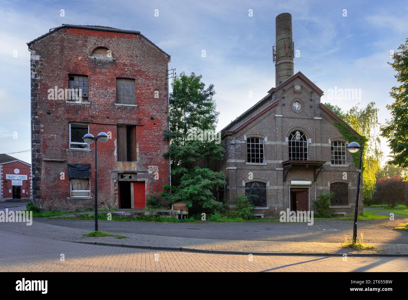 Edifici industriali abbandonati dell'industria vetraria Val-Saint-Lambert nella città di Seraing, provincia di Liegi, Vallonia, Belgio Foto Stock