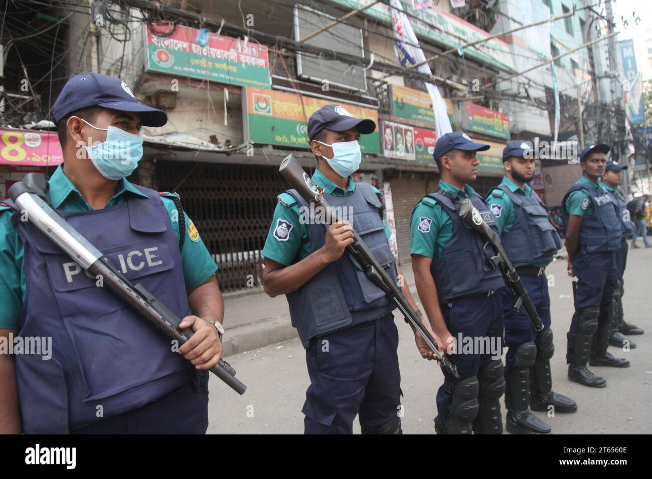 Dhaka Bangladesh november8,2023.nessun autobus a lunga distanza è partito dal terminal degli autobus di Mohakhali il primo giorno del blocco nazionale di due giorni chiamato da BNP Foto Stock