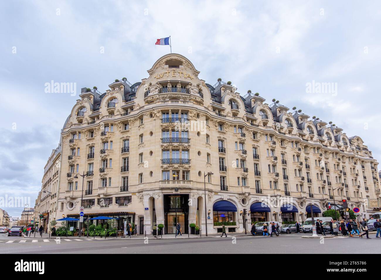 Vista esterna dell'hotel Lutetia. Il Lutetia è un lussuoso hotel in stile art nouveau situato su Boulevard Raspail nel 6° arrondissement di Parigi Foto Stock