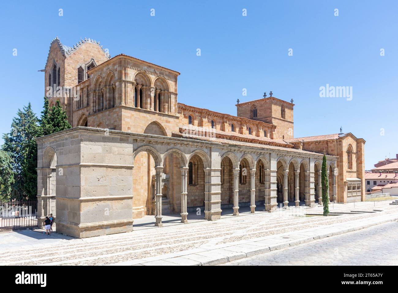 Chiesa di San Vicente de Ávila (Basílica de San Vicente) dell'XI secolo, Plaza de San Vicente, Ávila, Castiglia e León, Regno di Spagna Foto Stock