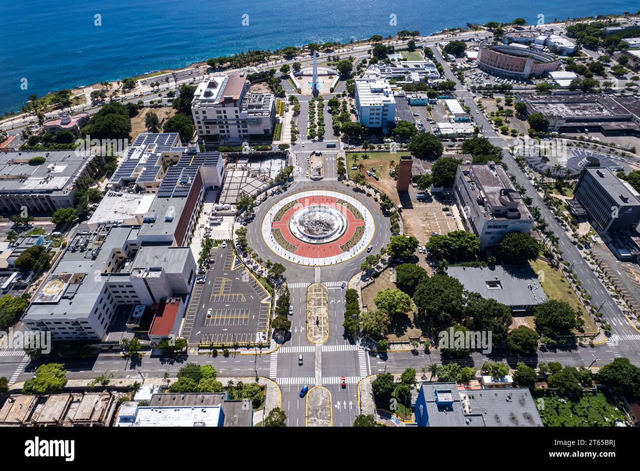 Vista aerea di Santo Domingo, capitale della Repubblica Dominicana, le sue splendide strade ed edifici, la Fuente Centro de los Heroes, il Pabellón de Foto Stock