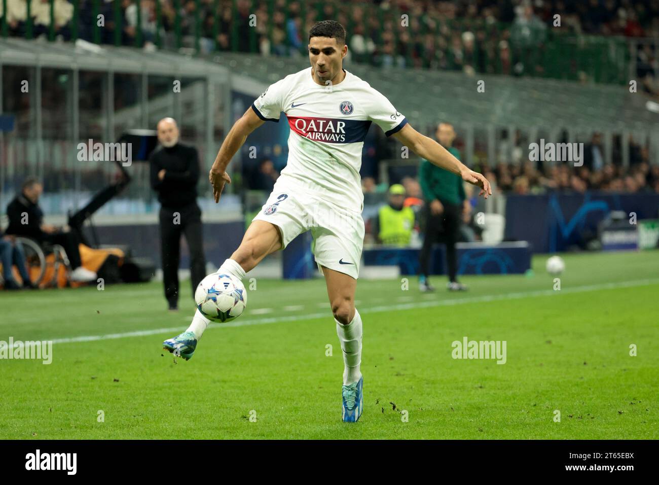 Achraf Hakimi del PSG durante la partita di UEFA Champions League, gruppo F tra il Milan e il Paris Saint-Germain il 7 novembre 2023 allo Stadio San Siro di Milano, Italia - foto Jean Catuffe / DPPI Foto Stock