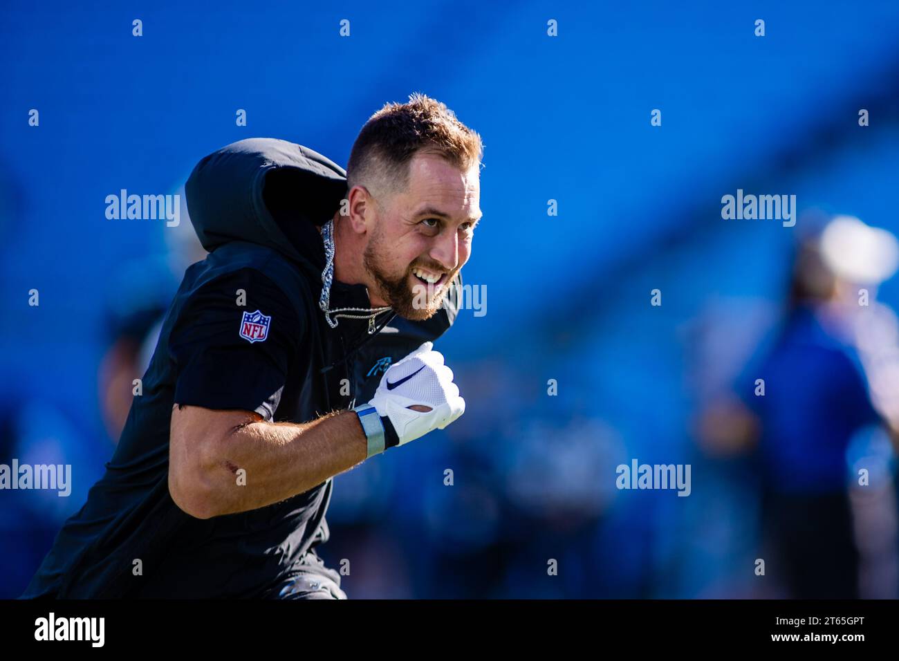 Charlotte, NC, USA. 5 novembre 2023. Il wide receiver dei Carolina Panthers Adam Thielen (19) si scalda prima della partita della NFL contro gli Indianapolis Colts a Charlotte, NC. (Scott Kinser/Cal Sport Media). Credito: csm/Alamy Live News Foto Stock