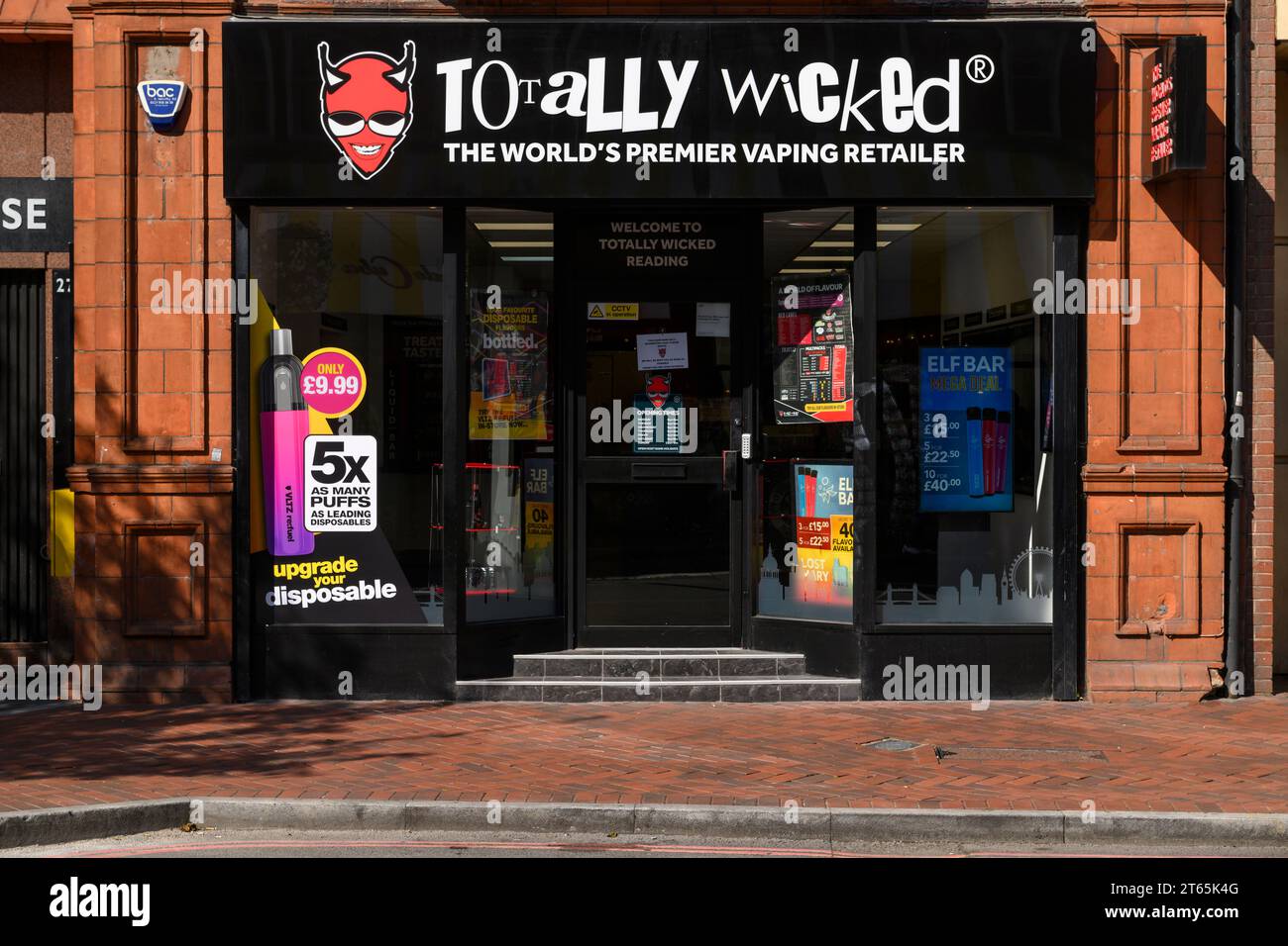 Totally Wicked Vaping Shop, Friar Street, Reading, Berkshire, Regno Unito. 30 agosto 2023 Foto Stock