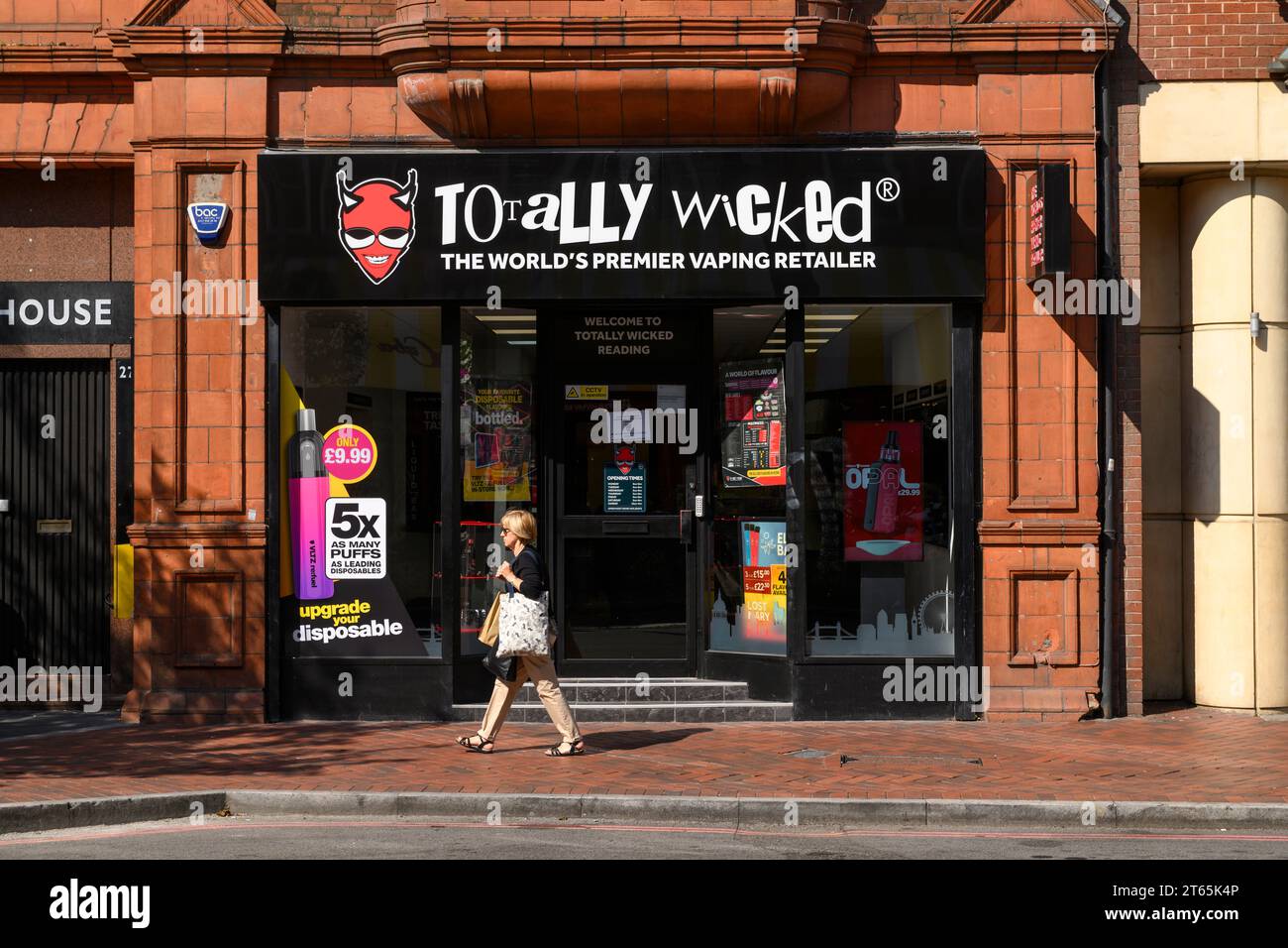 Totally Wicked Vaping Shop, Friar Street, Reading, Berkshire, Regno Unito. 30 agosto 2023 Foto Stock