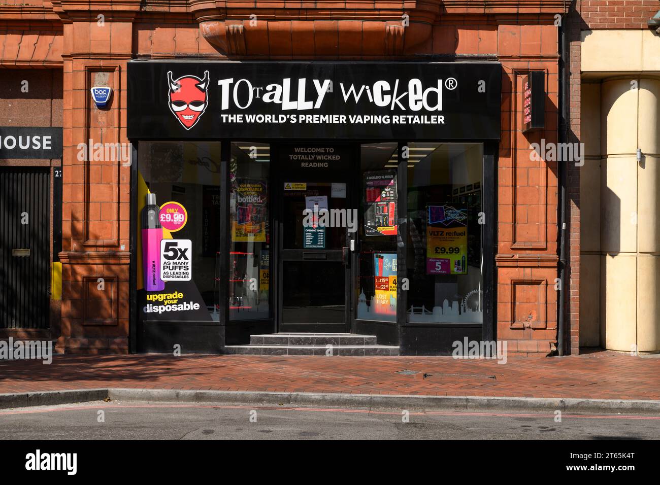 Totally Wicked Vaping Shop, Friar Street, Reading, Berkshire, Regno Unito. 30 agosto 2023 Foto Stock