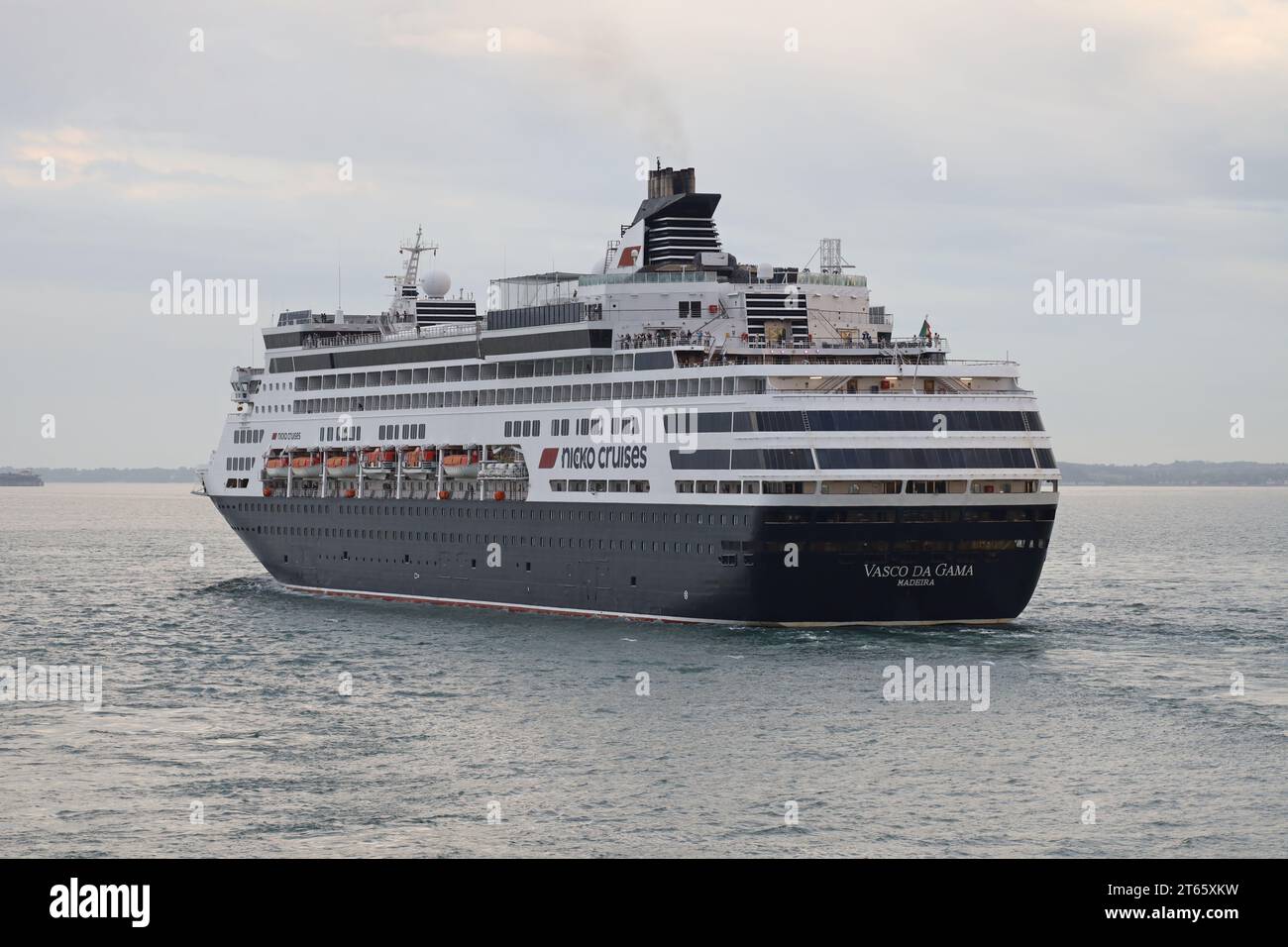 La nave passeggeri Nicko Cruises, la signora VASCO da GAMA, diretta verso il successivo porto di scalo Foto Stock